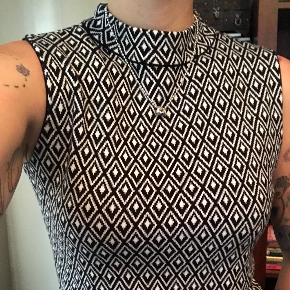 Vince Camuto geometric zip back sleeveless top- XS